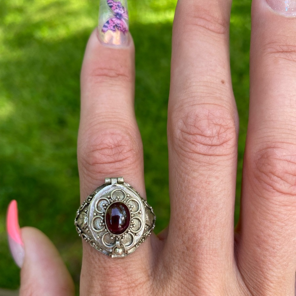 Poison ring with red gemstone